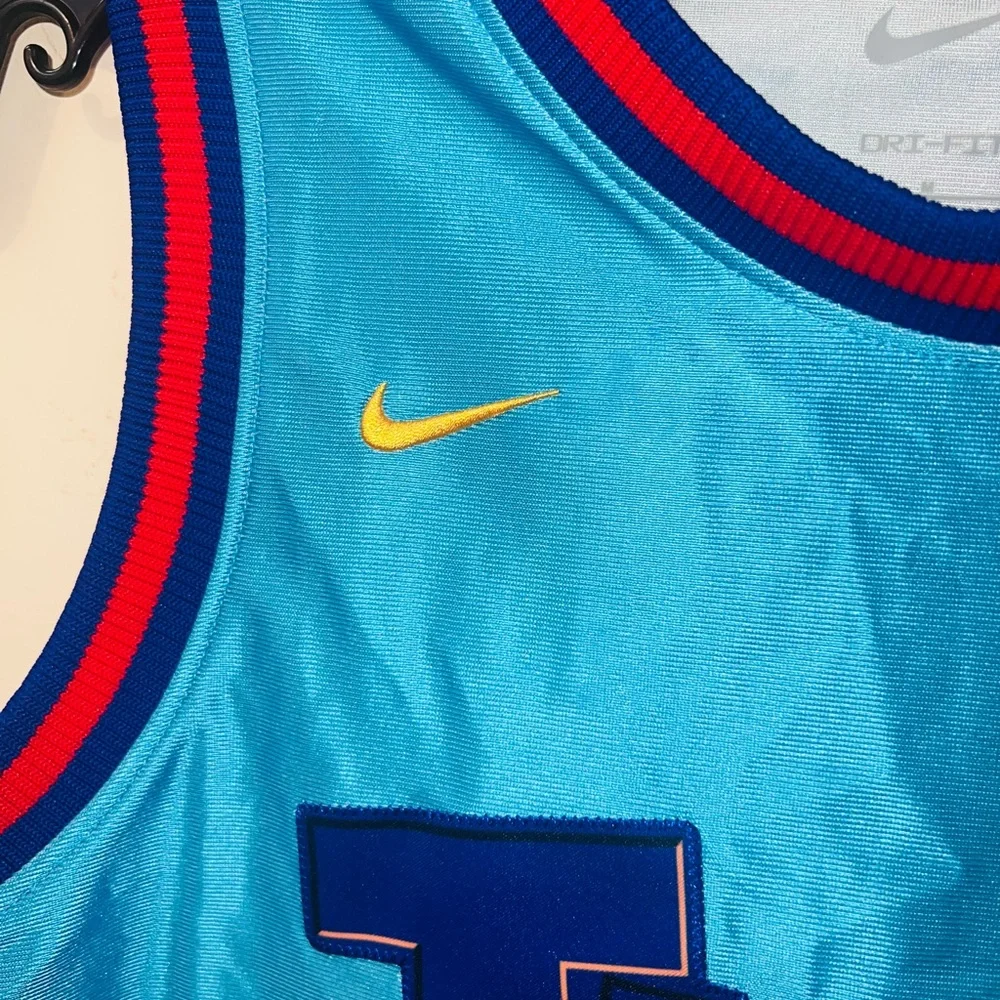 Nike dynamic jersey